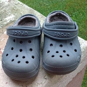 CROCS‎ Kids' Gray Fuzzy Slippers